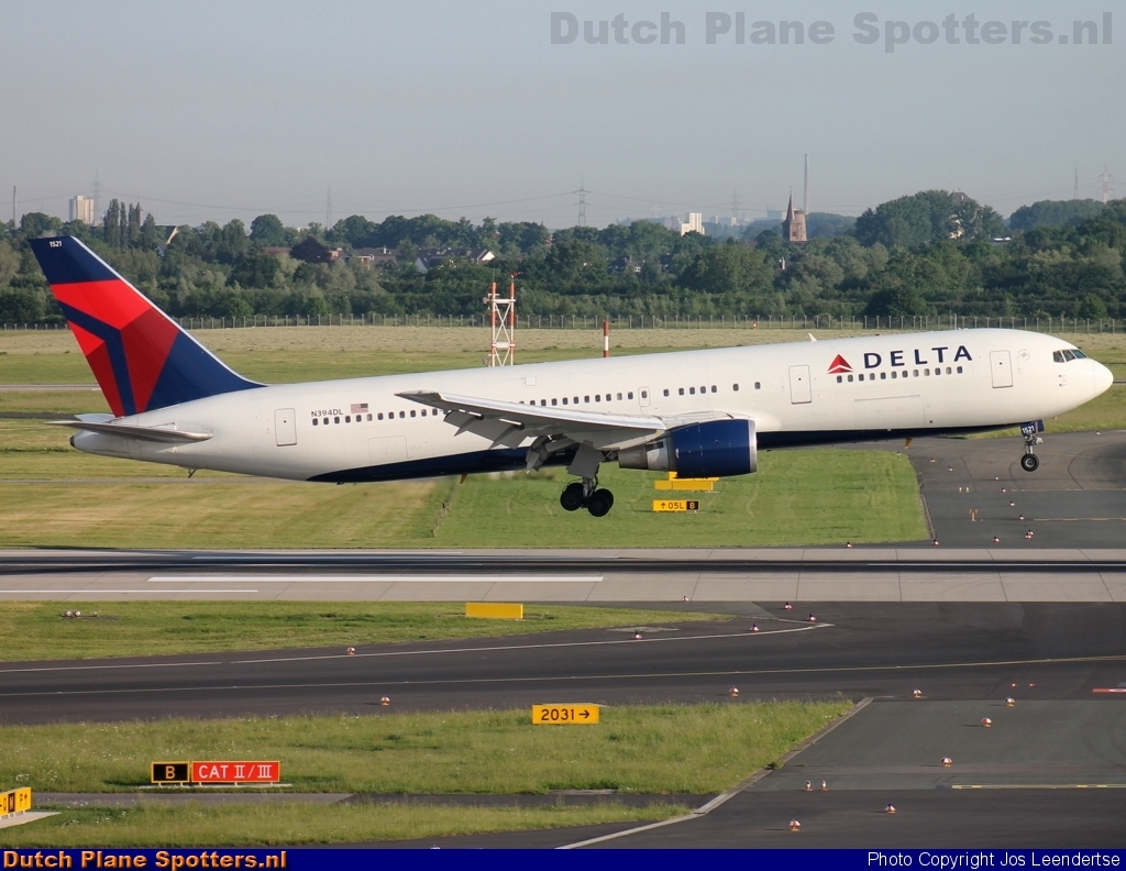 N394DL Boeing 767-300 Delta Airlines by Jos Leendertse