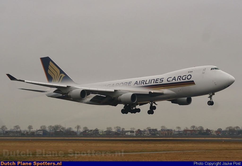 9V-SFP Boeing 747-400 Singapore Airlines Cargo by Jouke Post