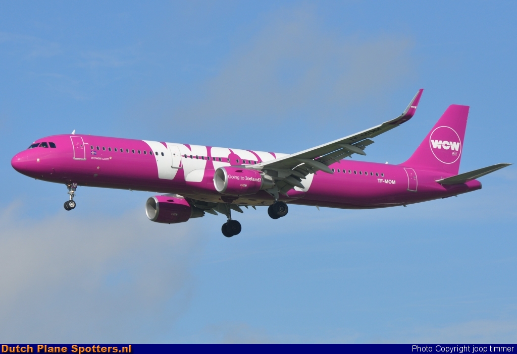 TF-MOM Airbus A321 WOW air by joop timmer