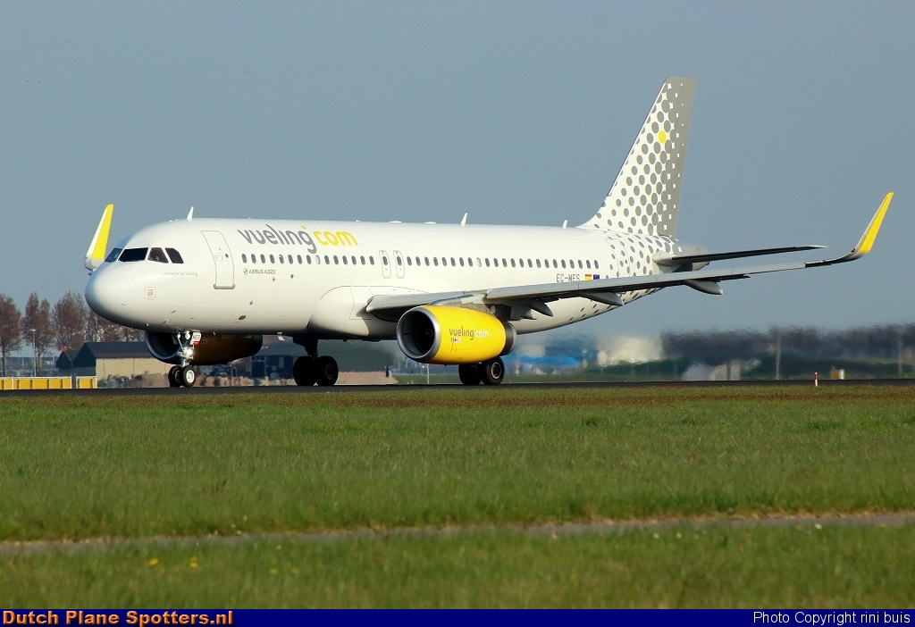 EC-MES Airbus A320 Vueling.com by rini buis