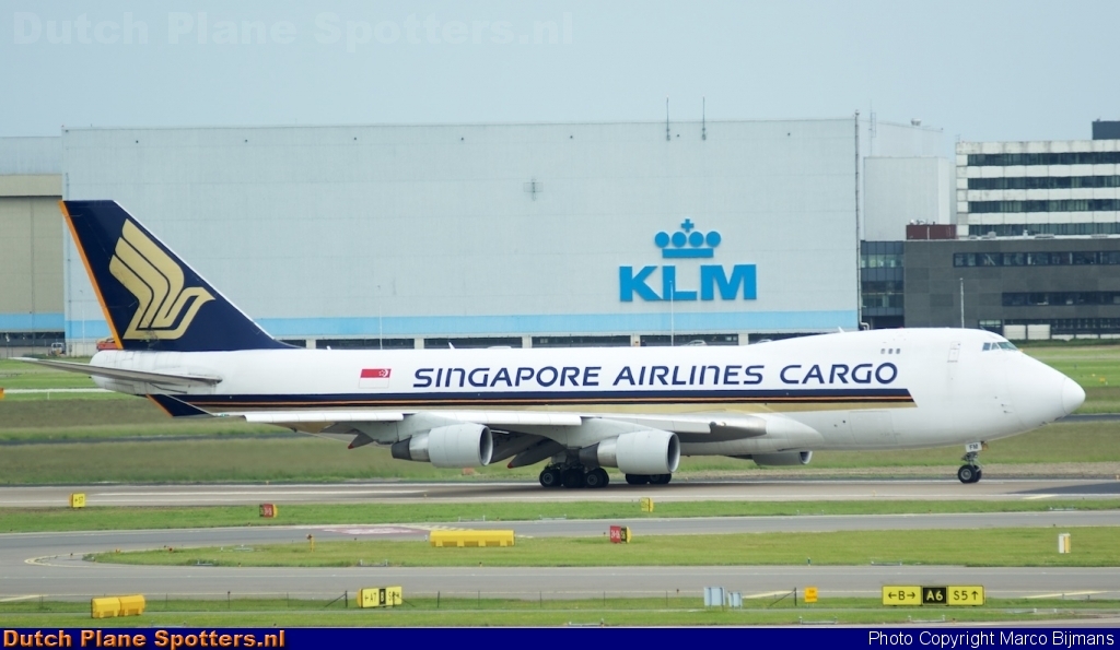 9V-SFM Boeing 747-400 Singapore Airlines Cargo by Marco Bijmans