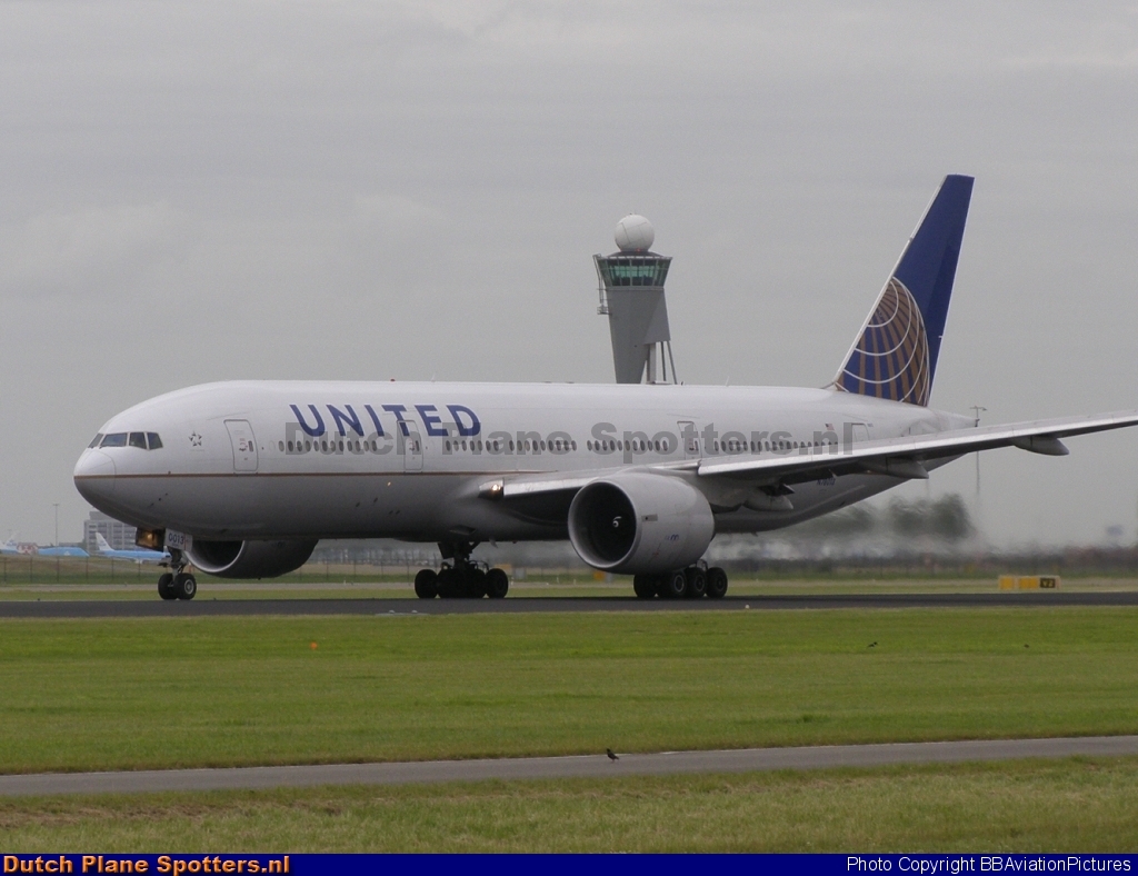 N78013 Boeing 777-200 United Airlines by BBAviationPictures
