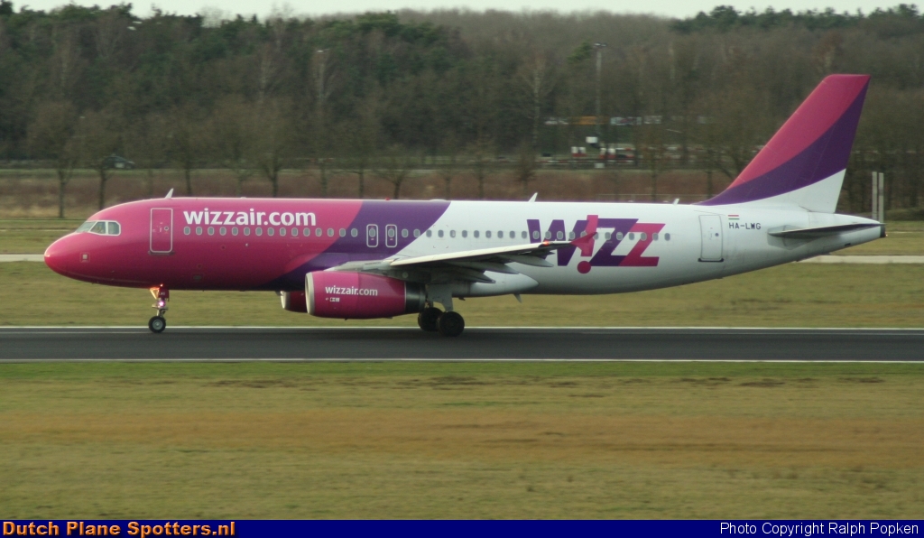 HA-LWG Airbus A320 Wizz Air by Ralph Popken