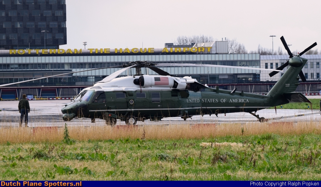 163264 Sikorsky VH-60N White Hawk MIL - US Marine Corps by Ralph Popken