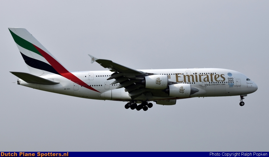 A6-EEC Airbus A380-800 Emirates by Ralph Popken