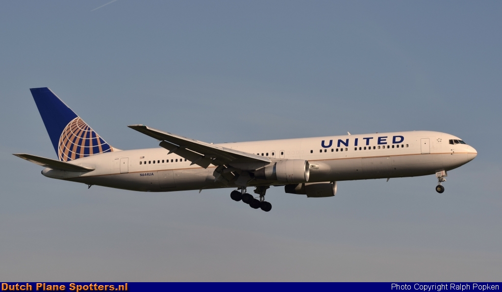 N644UA Boeing 767-300 United Airlines by Ralph Popken