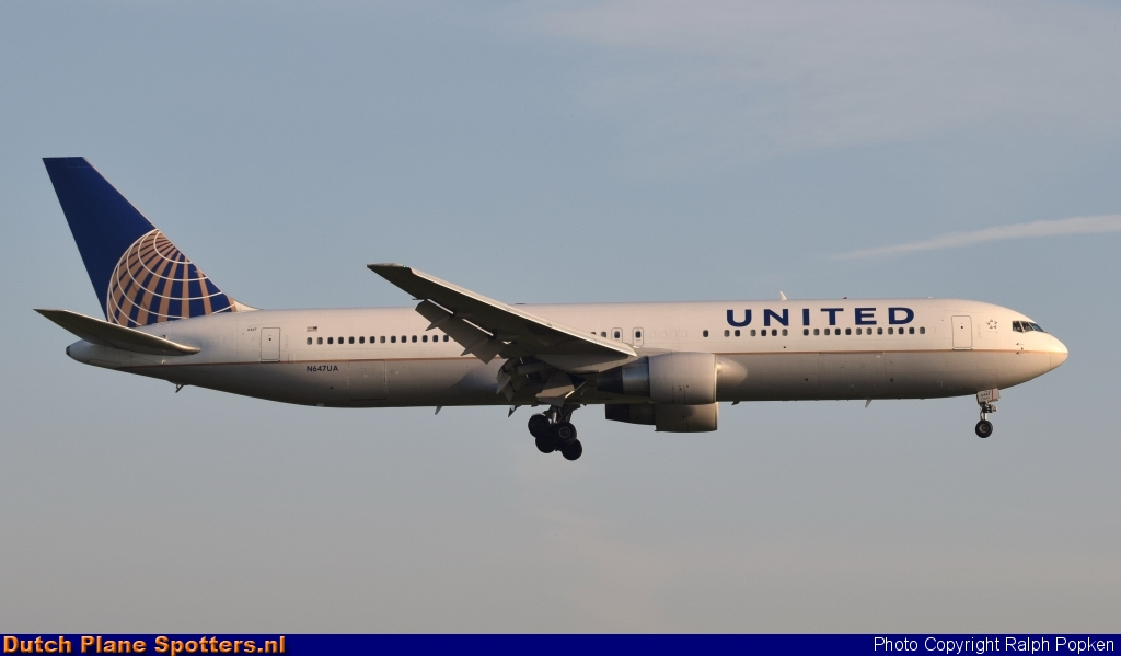 N647UA Boeing 767-300 United Airlines by Ralph Popken