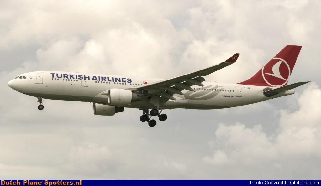 TC-JIS Airbus A330-200 Turkish Airlines by Ralph Popken