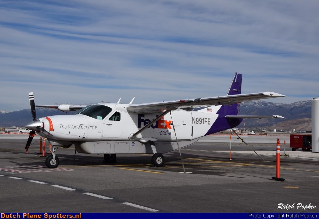 N991FE Cessna 208 Super Cargomaster FedEx by Ralph Popken
