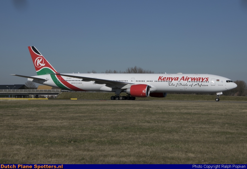 5Y-KZY Boeing 777-300 Kenya Airways by Ralph Popken