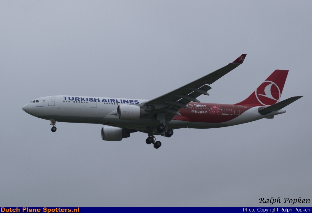 TC-JIZ Airbus A330-200 Turkish Airlines by Ralph Popken