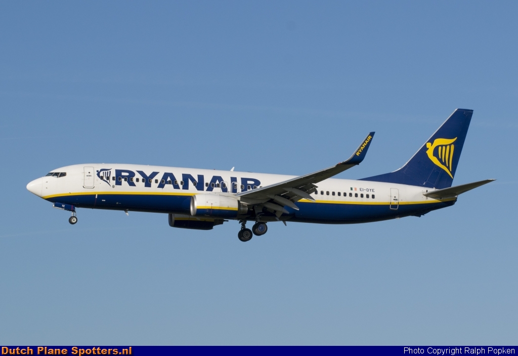 EI-DYE Boeing 737-800 Ryanair by Ralph Popken