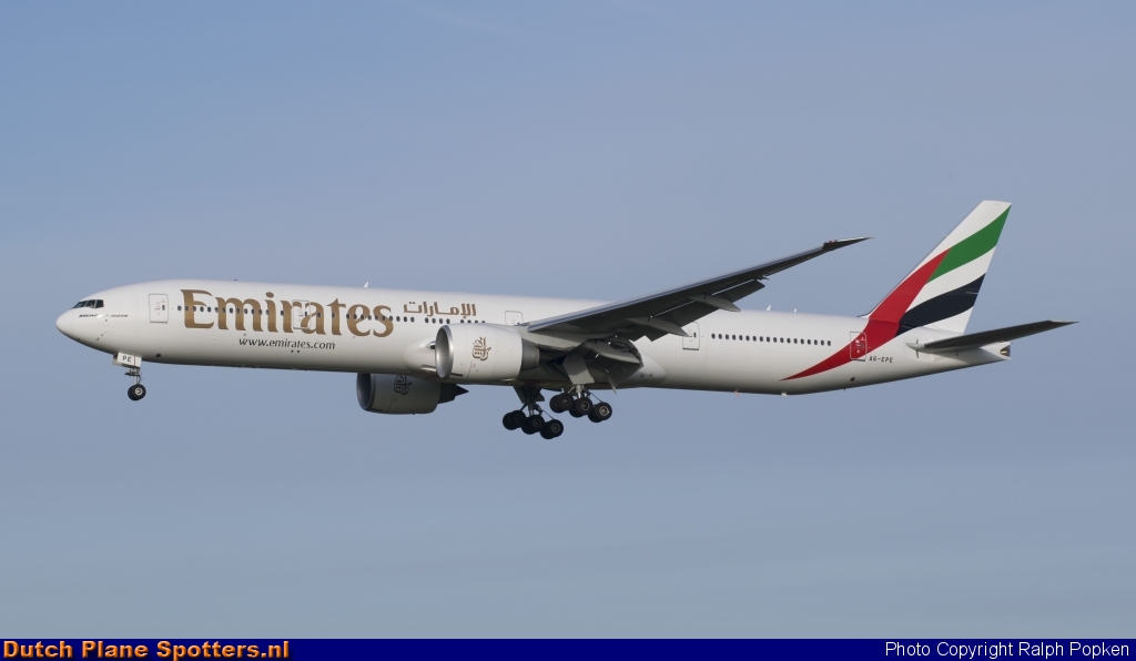 A6-EPE Boeing 777-300 Emirates by Ralph Popken