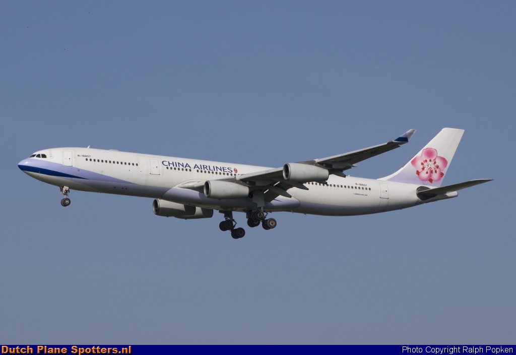 B-18807 Airbus A340-300 China Airlines by Ralph Popken