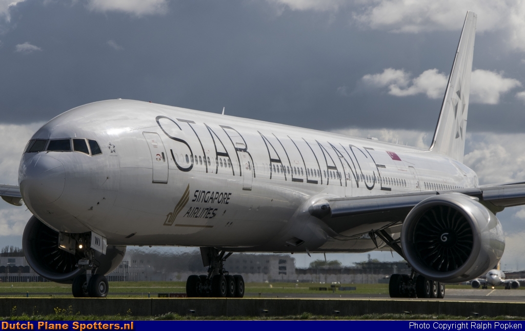 9V-SWI Boeing 777-300 Singapore Airlines by Ralph Popken