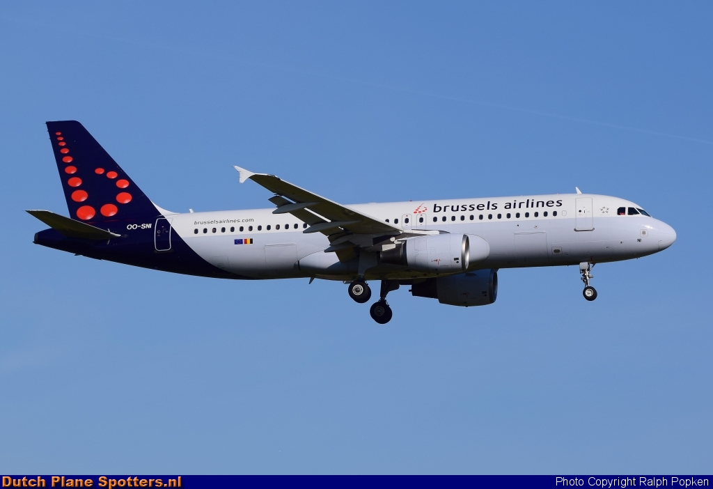 OO-SNI Airbus A320 Brussels Airlines by Ralph Popken