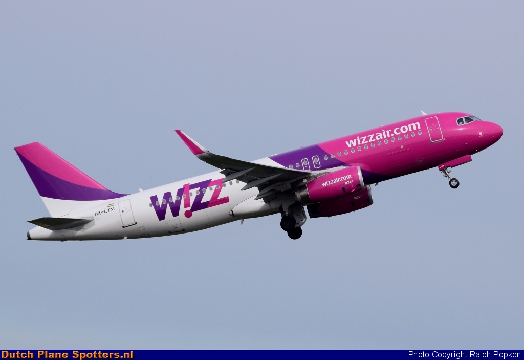 HA-LYM Airbus A320 Wizz Air by Ralph Popken
