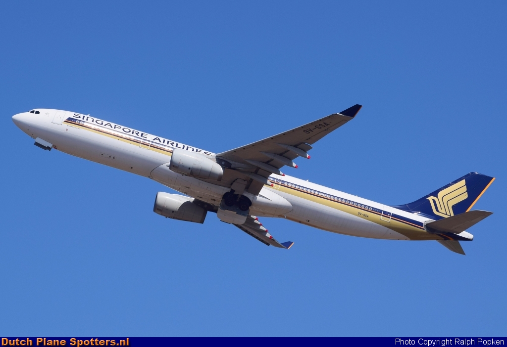 9V-SSA Airbus A330-300 Singapore Airlines by Ralph Popken