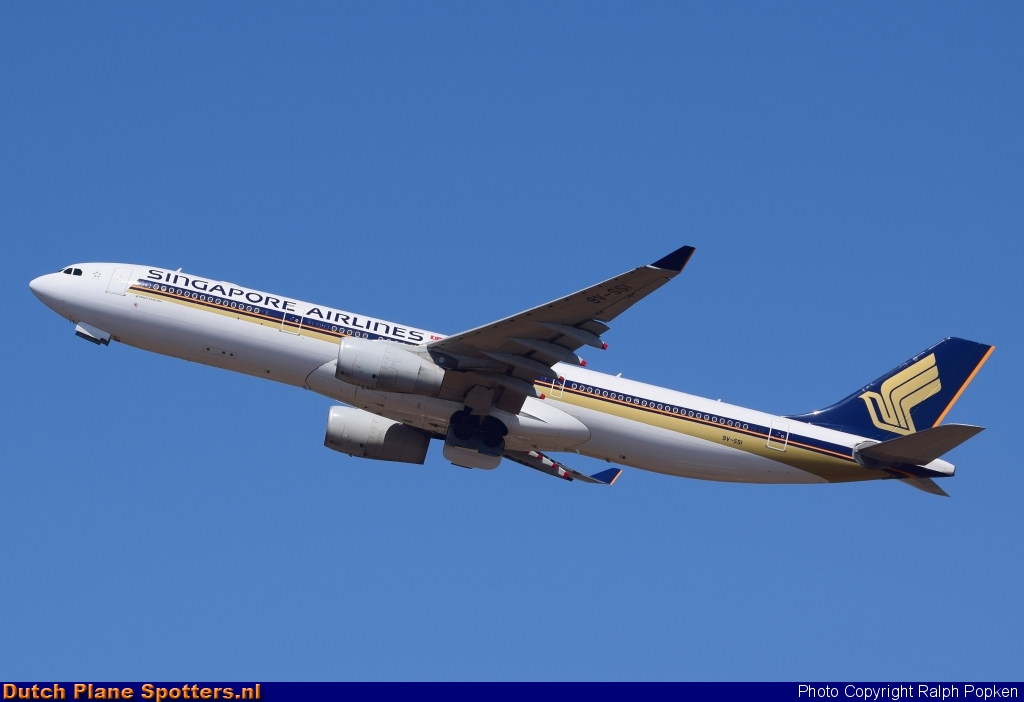 9V-SSI Airbus A330-300 Singapore Airlines by Ralph Popken