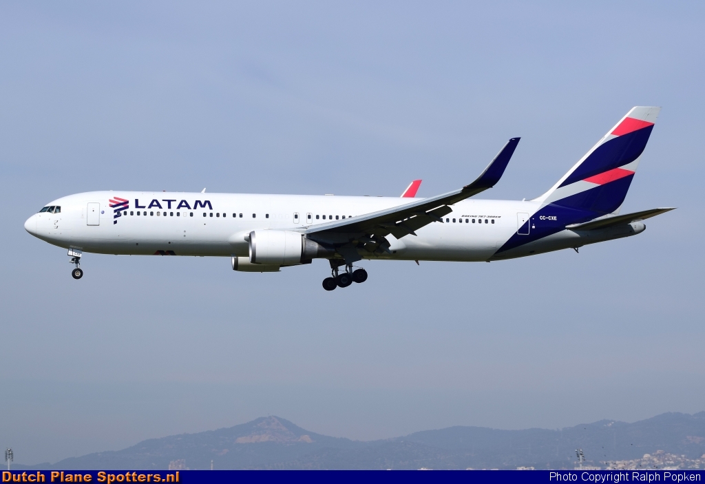 CC-CXE Boeing 767-300 LATAM Airlines Chile by Ralph Popken