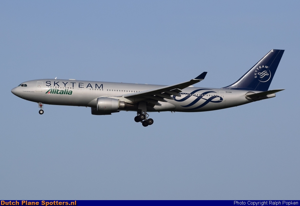 EI-DIR Airbus A330-200 Alitalia by Ralph Popken