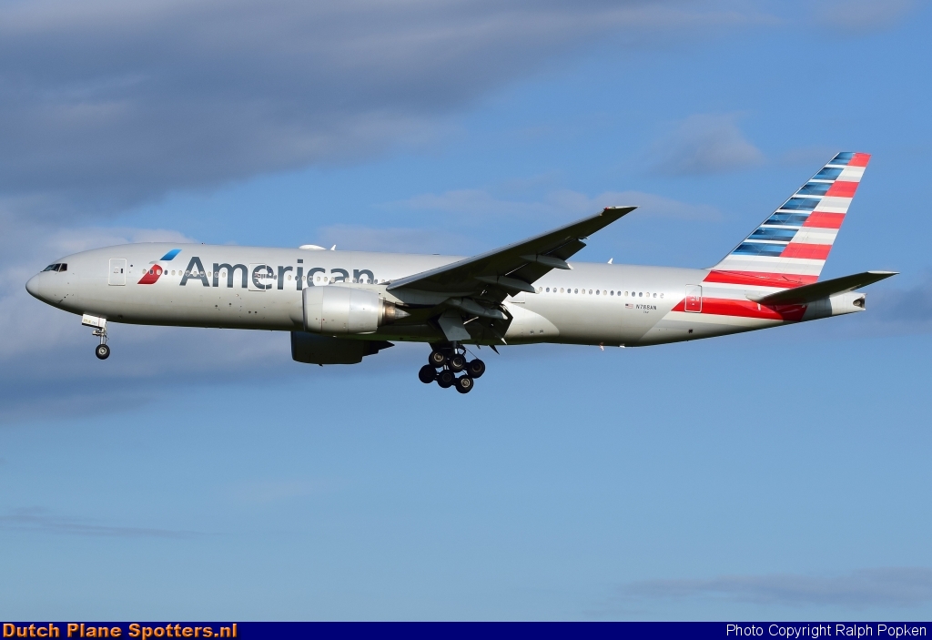 N788AN Boeing 777-200 American Airlines by Ralph Popken