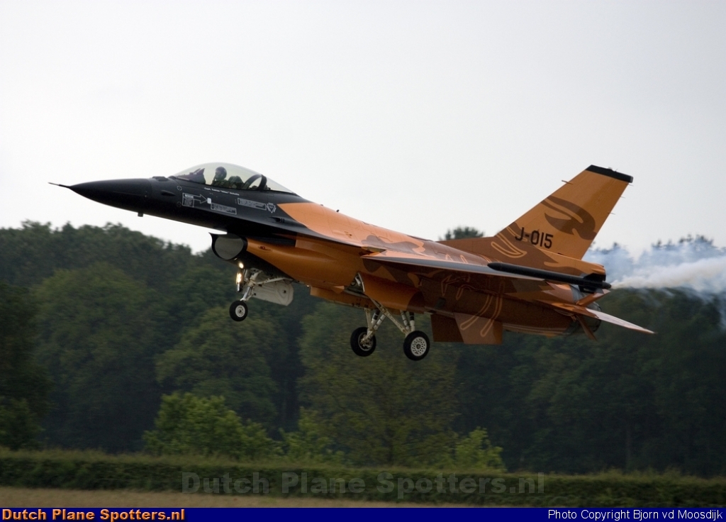 J-015 General Dynamics F-16 Fighting Falcon MIL - Dutch Royal Air Force by Bjorn vd Moosdijk