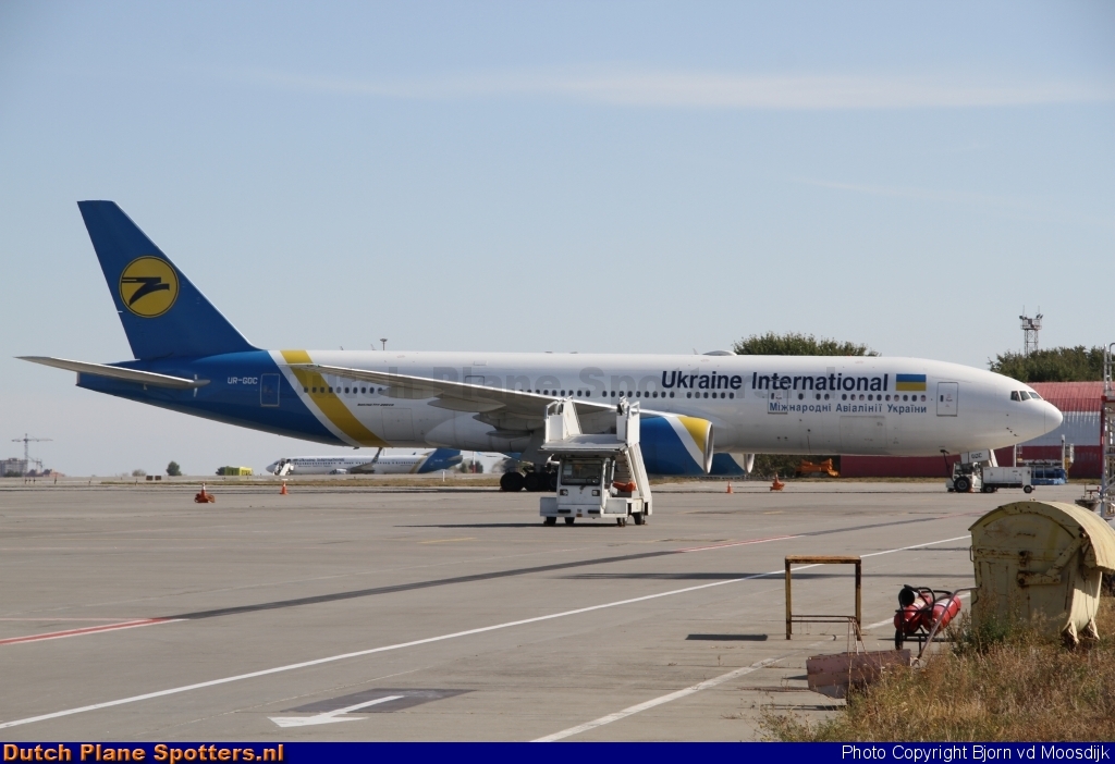 UR-GOC Boeing 777-200 Ukraine International Airlines by Bjorn vd Moosdijk