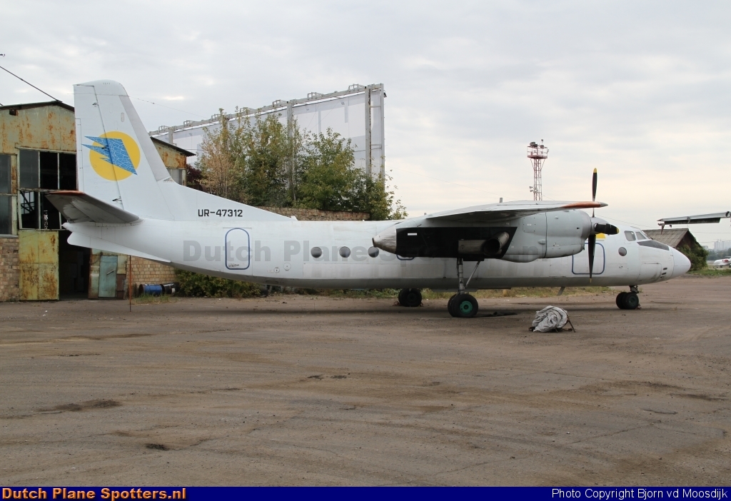 UR-47312 Antonov An-24 AeroSvit Ukrainian Airlines by Bjorn vd Moosdijk