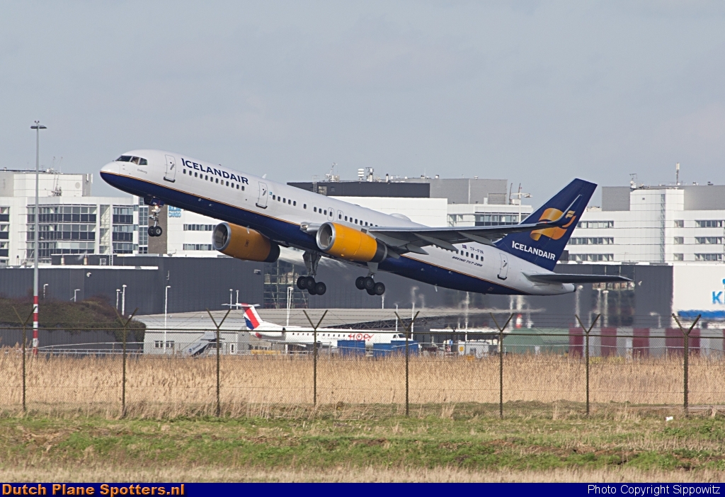 TF-FIN Boeing 757-200 Icelandair by Sippowitz