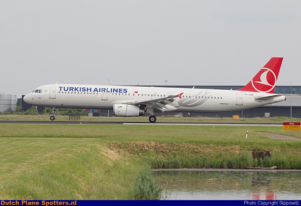 TC-JSB Airbus A321 Turkish Airlines by Sippowitz