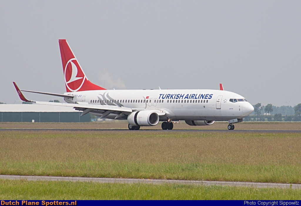 TC-JFD Boeing 737-800 Turkish Airlines by Sippowitz