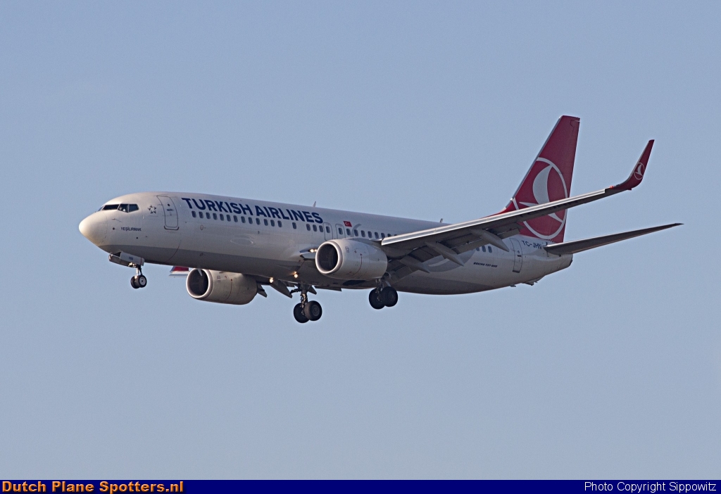TC-JHN Boeing 737-800 Turkish Airlines by Sippowitz