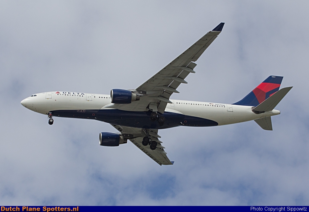 N857NW Airbus A330-200 Delta Airlines by Sippowitz