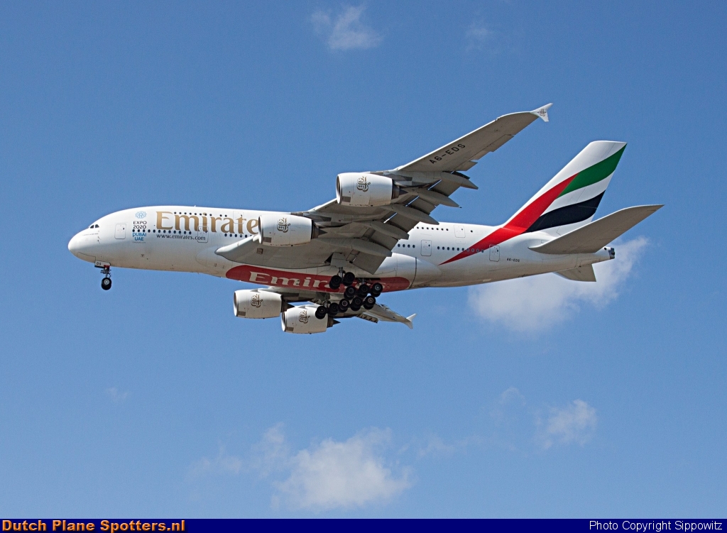 A6-EDS Airbus A380-800 Emirates by Sippowitz