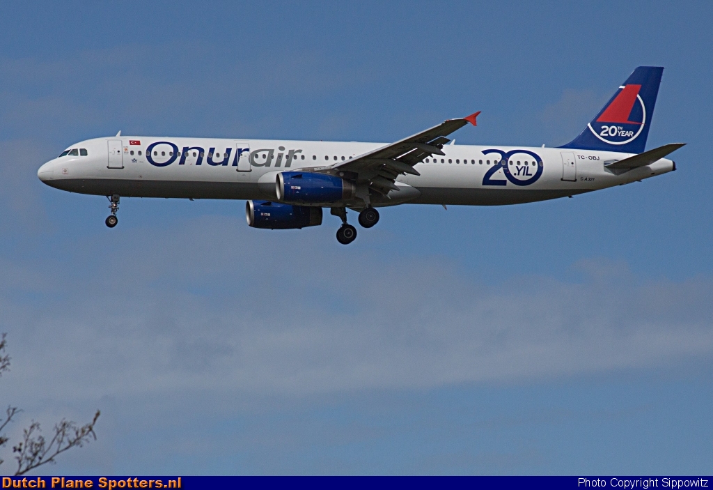 TC-OBJ Airbus A321 Onur Air by Sippowitz