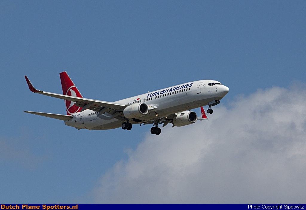 TC-JFM Boeing 737-800 Turkish Airlines by Sippowitz