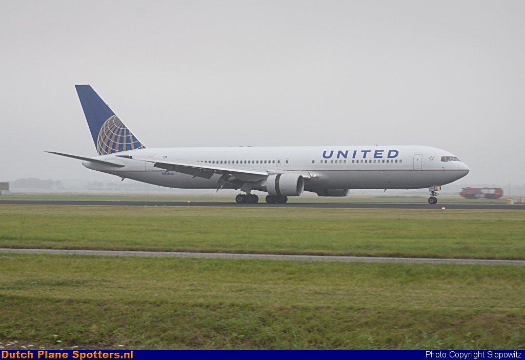 N648UA Boeing 767-300 United Airlines by Sippowitz