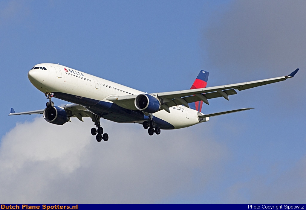 N821NW Airbus A330-300 Delta Airlines by Sippowitz
