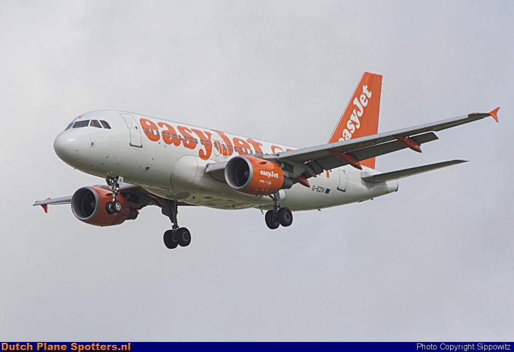 G-EZIV Airbus A319 easyJet by Sippowitz