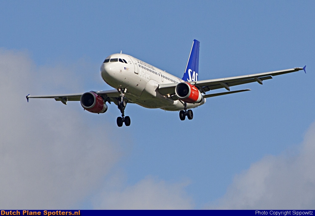 OY-KBP Airbus A319 SAS Scandinavian Airlines by Sippowitz