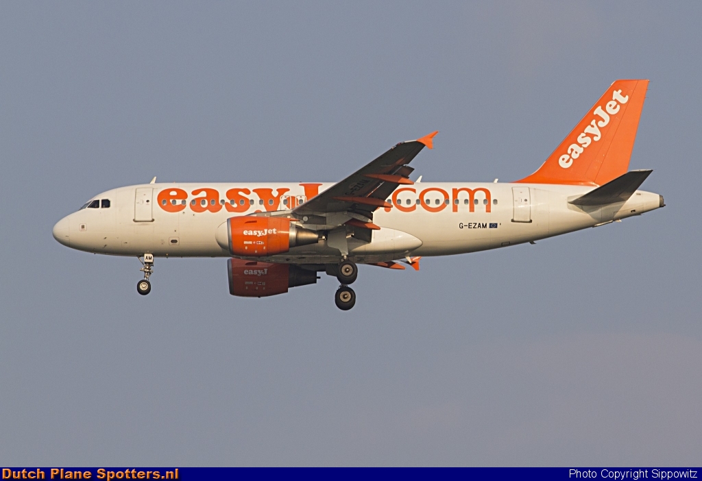 G-EZAM Airbus A319 easyJet by Sippowitz