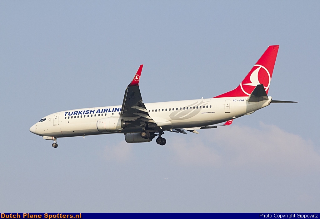 TC-JVA Boeing 737-800 Turkish Airlines by Sippowitz