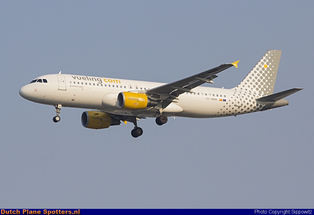 EC-MBM Airbus A320 Vueling.com by Sippowitz