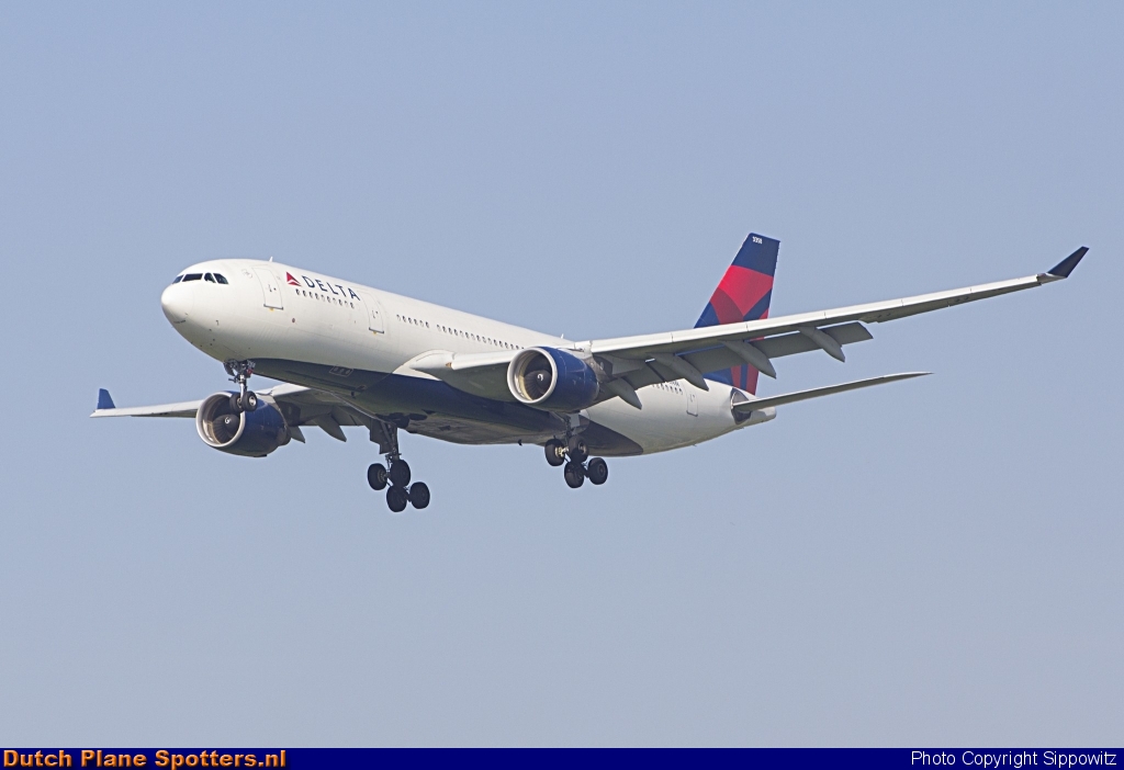 N858NW Airbus A330-200 Delta Airlines by Sippowitz