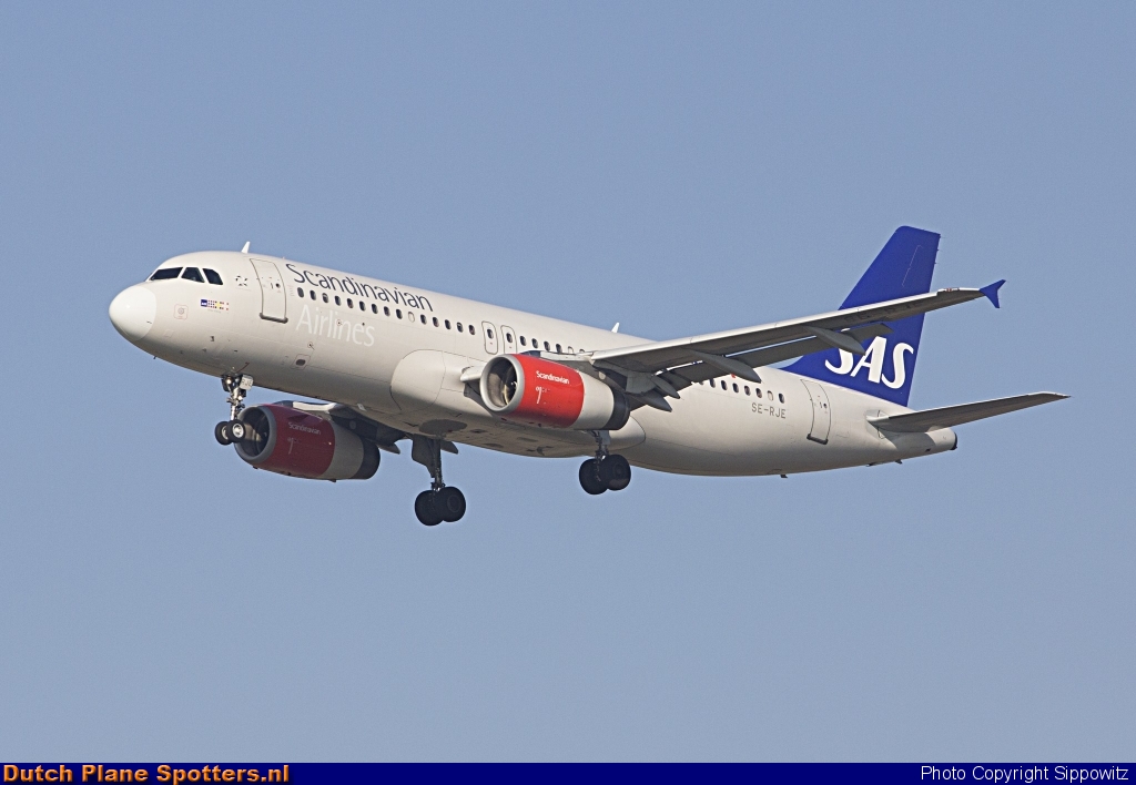 SE-RJE Airbus A320 SAS Scandinavian Airlines by Sippowitz