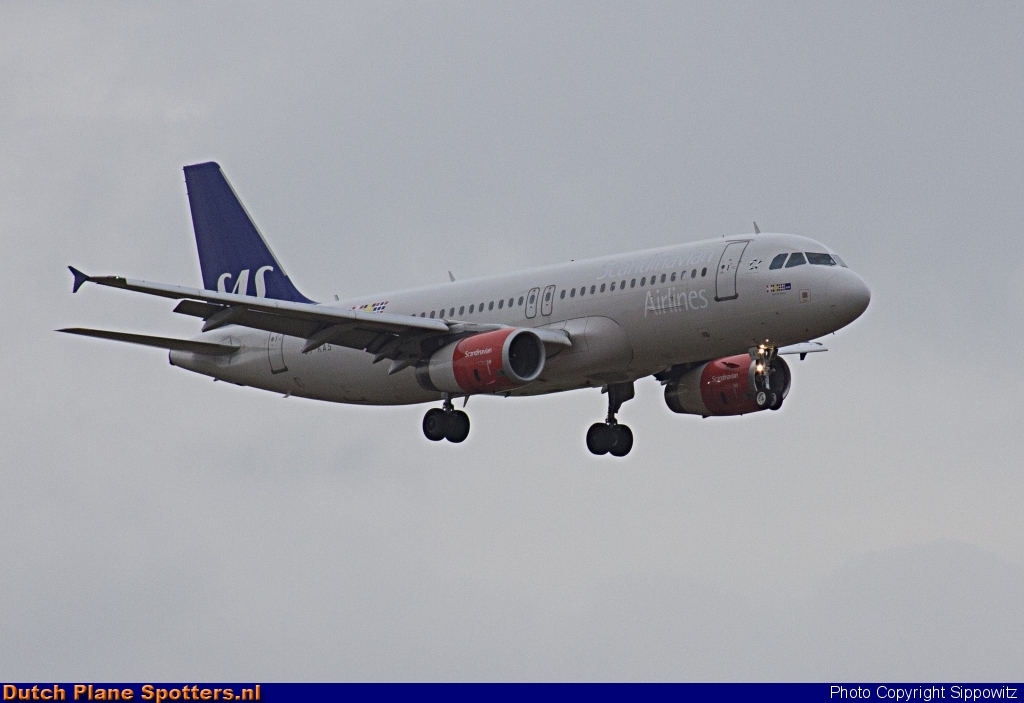OY-KAS Airbus A320 SAS Scandinavian Airlines by Sippowitz