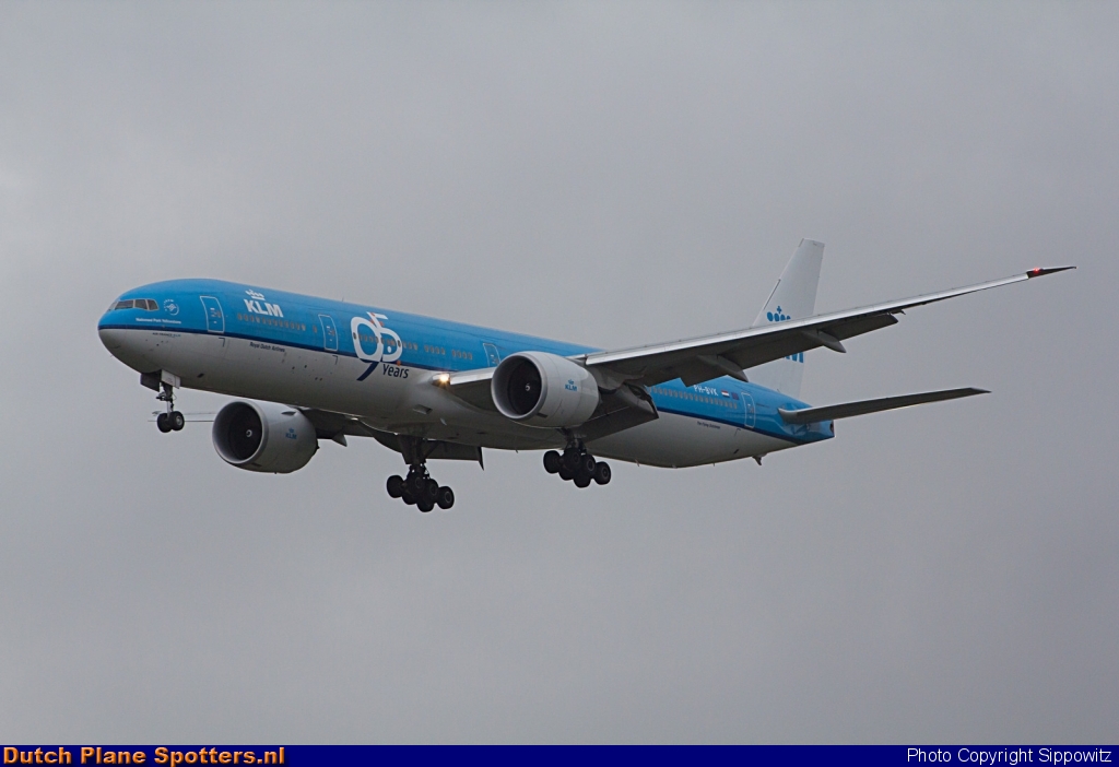 PH-BVK Boeing 777-300 KLM Royal Dutch Airlines by Sippowitz