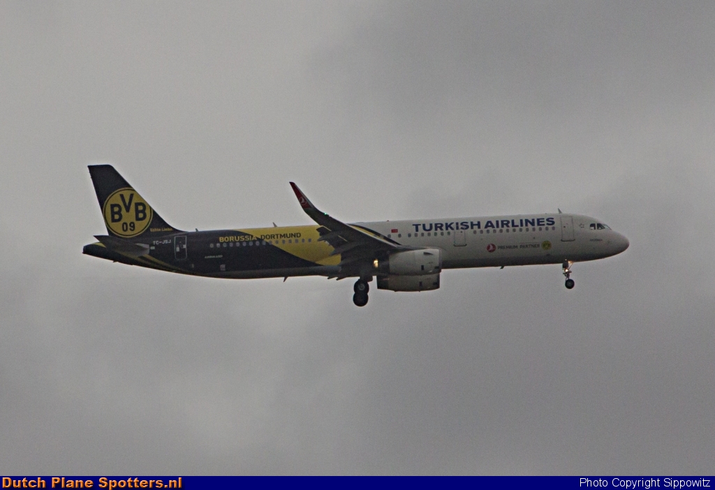 TC-JSJ Airbus A321 Turkish Airlines by Sippowitz