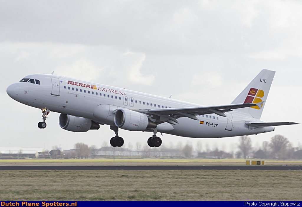 EC-LYE Airbus A320 Iberia Express by Sippowitz